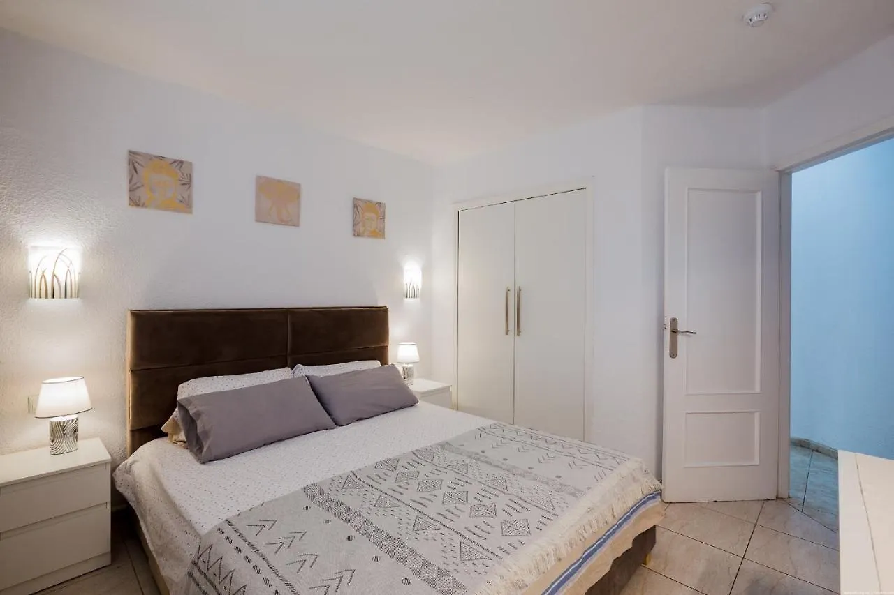 Great Location 1 Bedroom Apartment contacts